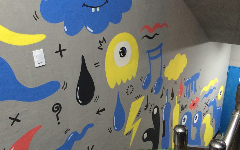 엉터리비어 계단 아트월